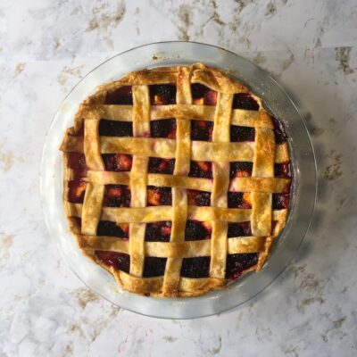 Peach blackberry pie