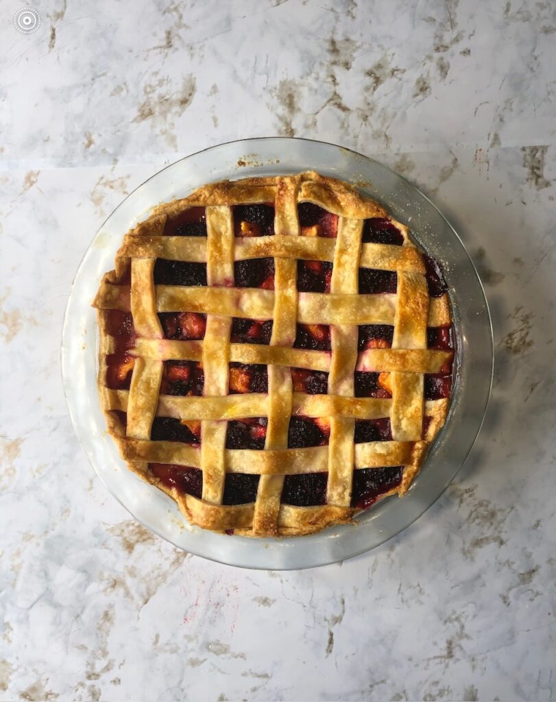 Peach blackberry pie